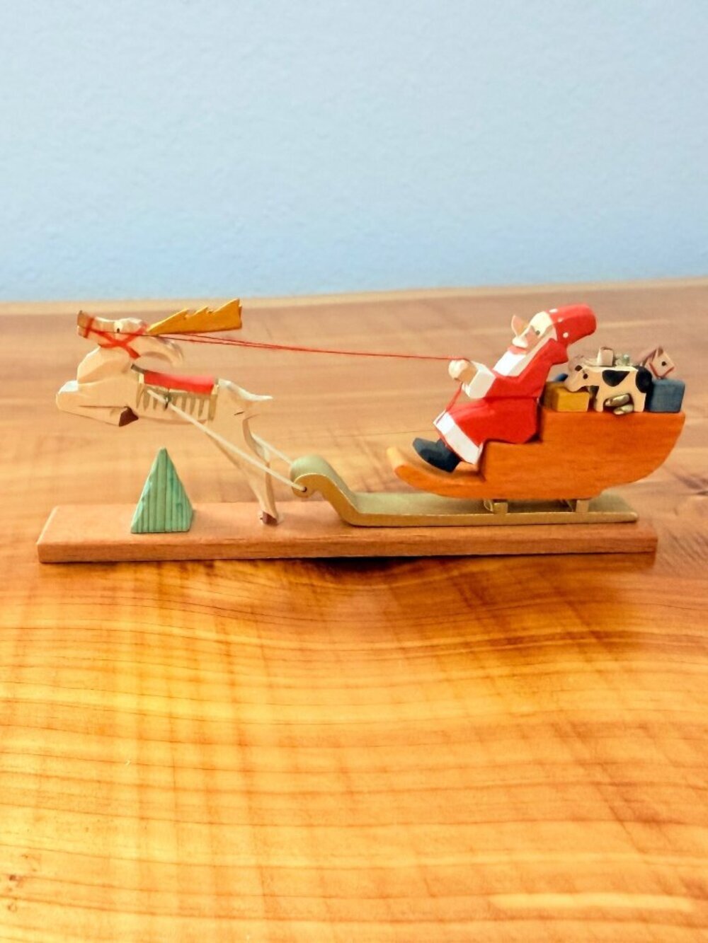 Erzgebirge Expertic Wooden Christmas Holiday Santa Sled, Made in Germany.